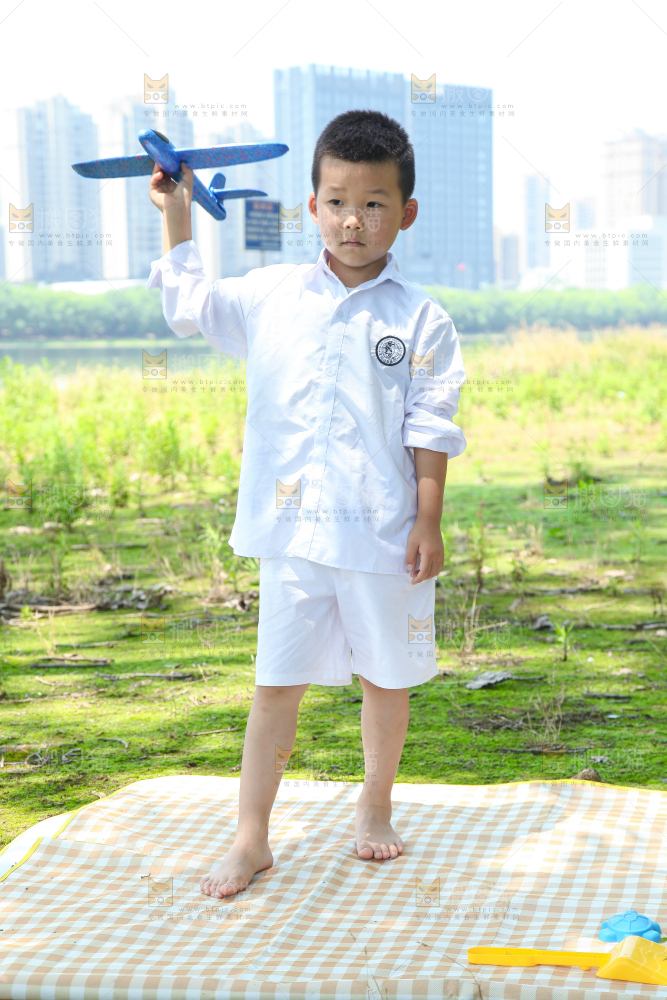 小孩子正在玩耍