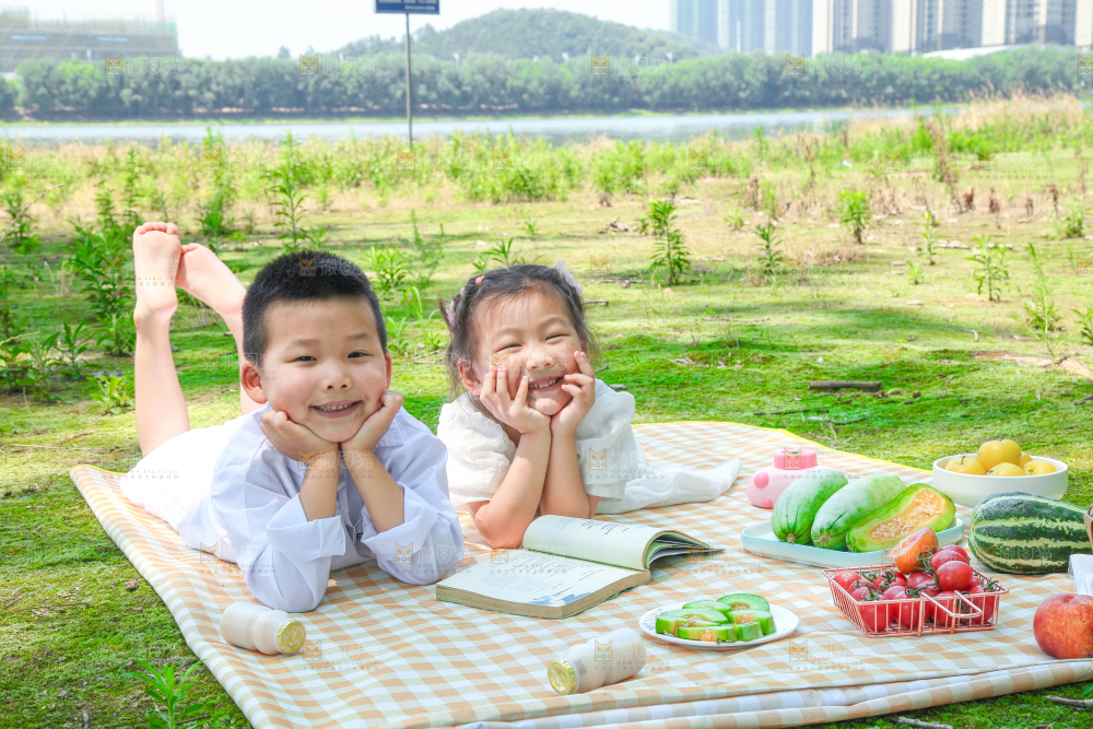 小孩子正在玩耍