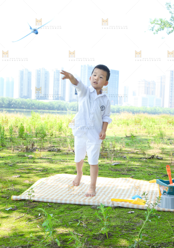 小孩子正在玩耍