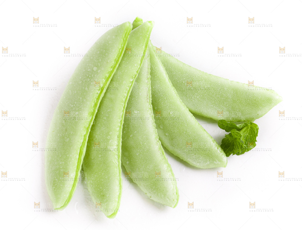 白底上放着扁豆