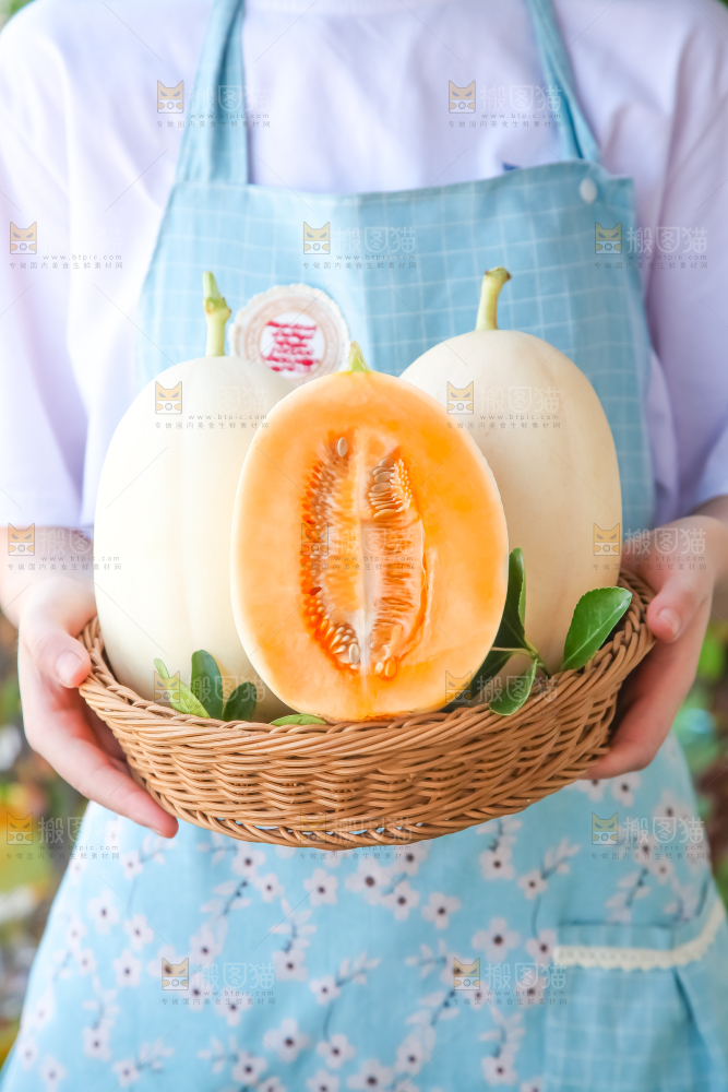 篮子里放着东方蜜瓜