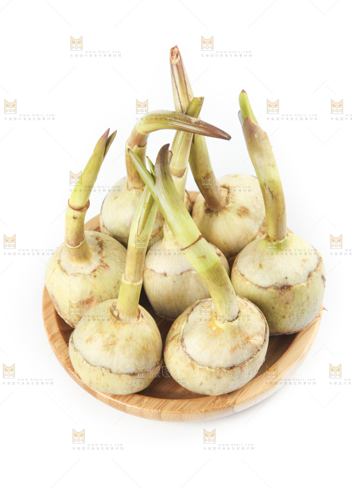 盘子里放着慈菇