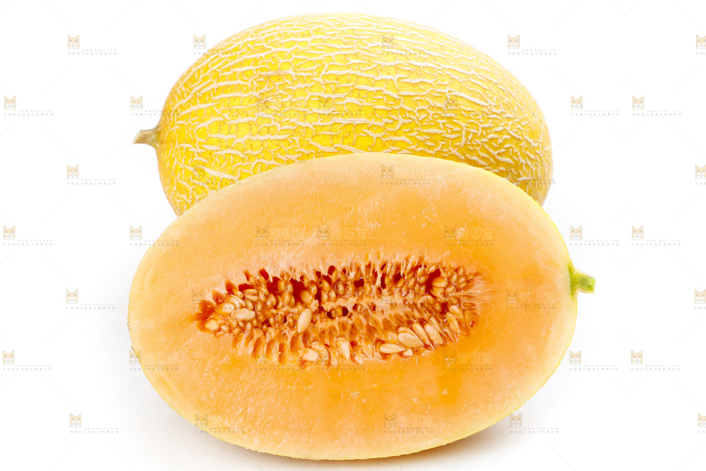 白底上摆放着黄皮蜜瓜