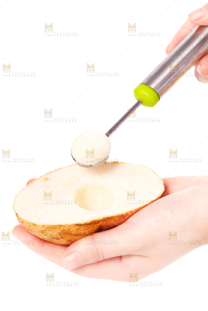 手里拿着凉薯