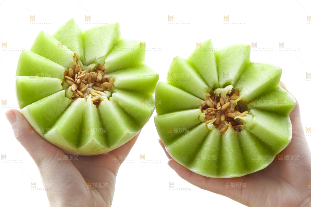 手里拿着玉菇香瓜
