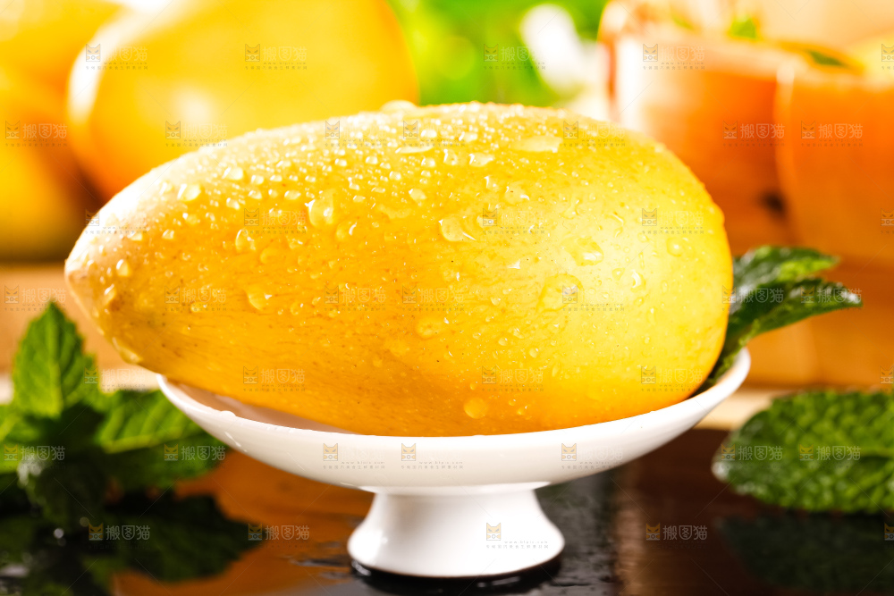 盘子里装着芒果