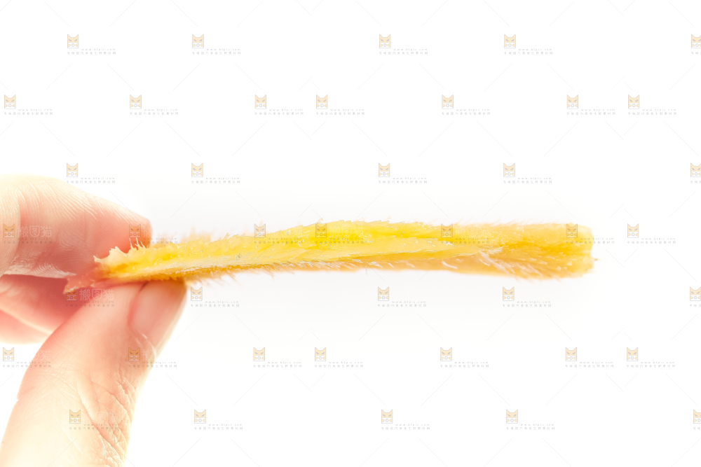 手里拿着芒果核