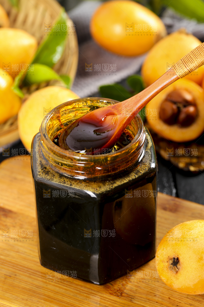 瓶子里装着枇杷梨膏