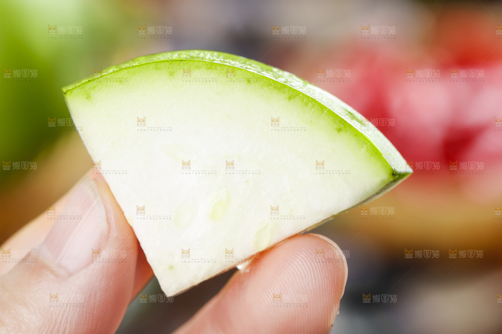 手里拿着瓠瓜