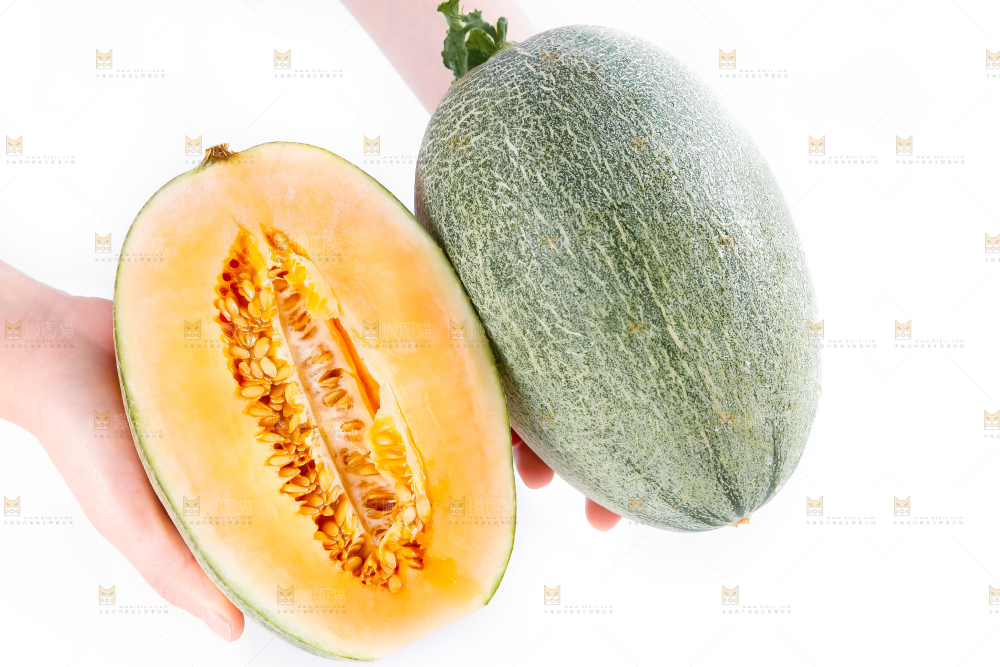 手里拿着哈密瓜
