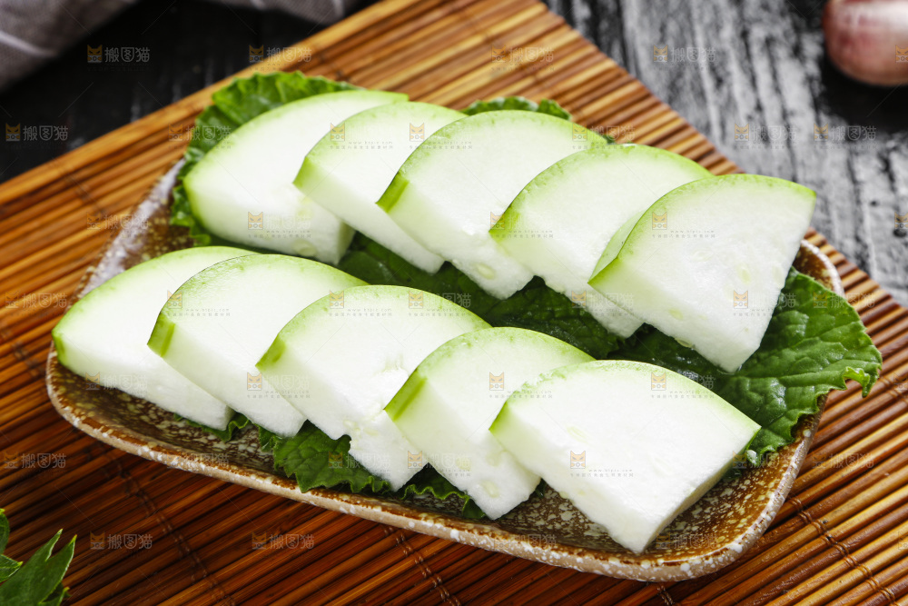 碟子里装着瓠瓜