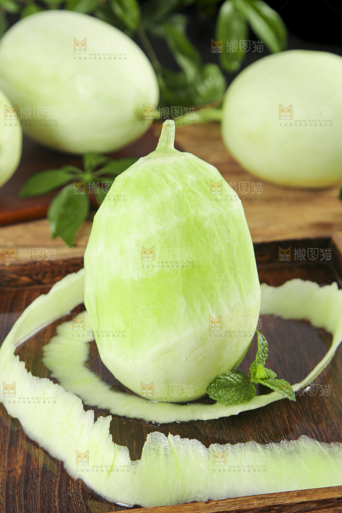 深底上摆放着山东玉菇甜瓜