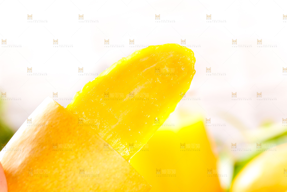 盘子里装着新鲜鹰嘴芒