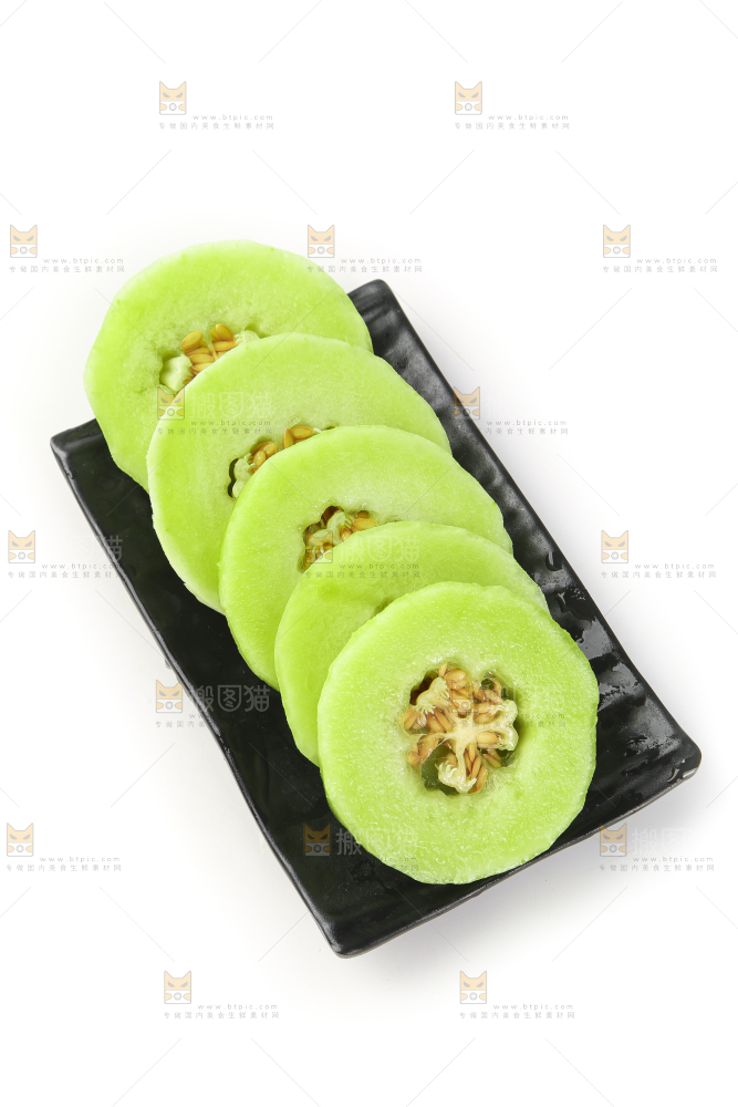 碟子里装着玉菇甜瓜