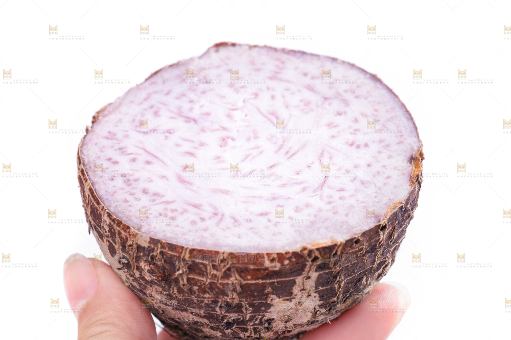 手里拿着芋头