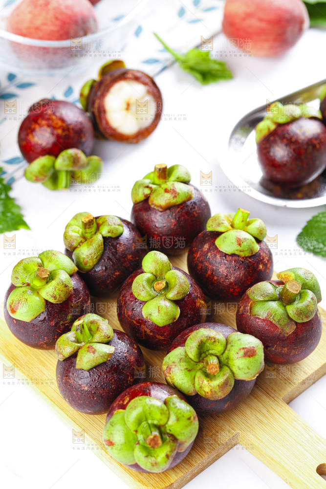 木底上放着山竹