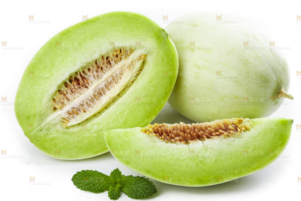 白底上摆放着山东玉菇甜瓜