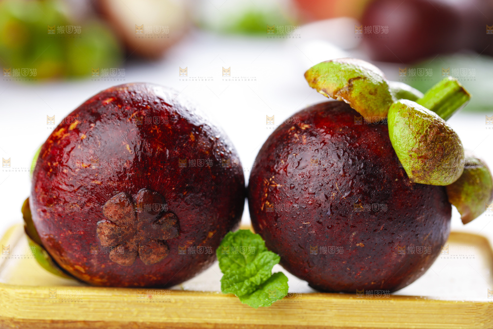 木底上放着山竹