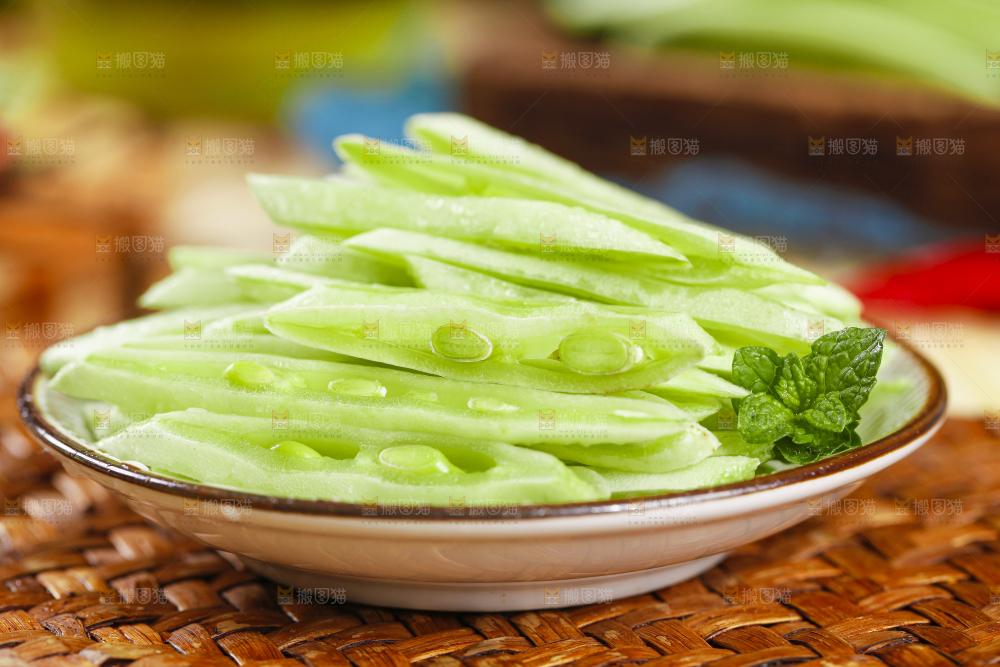 碟子里装着扁豆