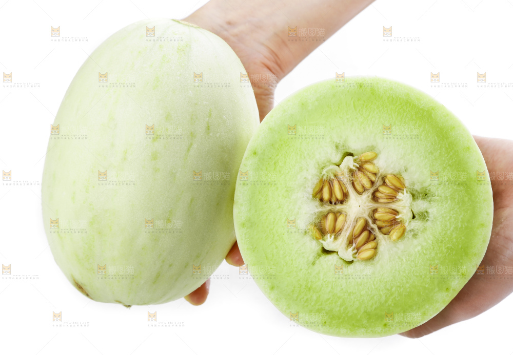 手里拿着玉菇蜜瓜