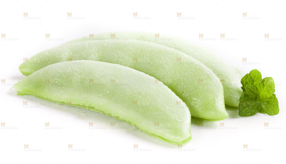 白底上放着扁豆