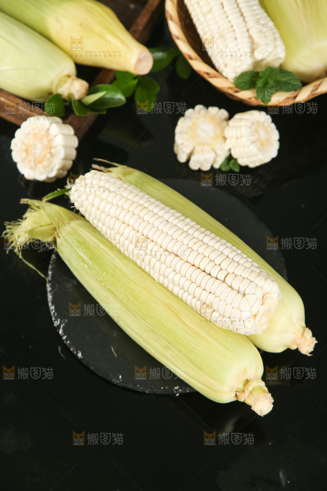 深底上放着漳州牛奶玉米