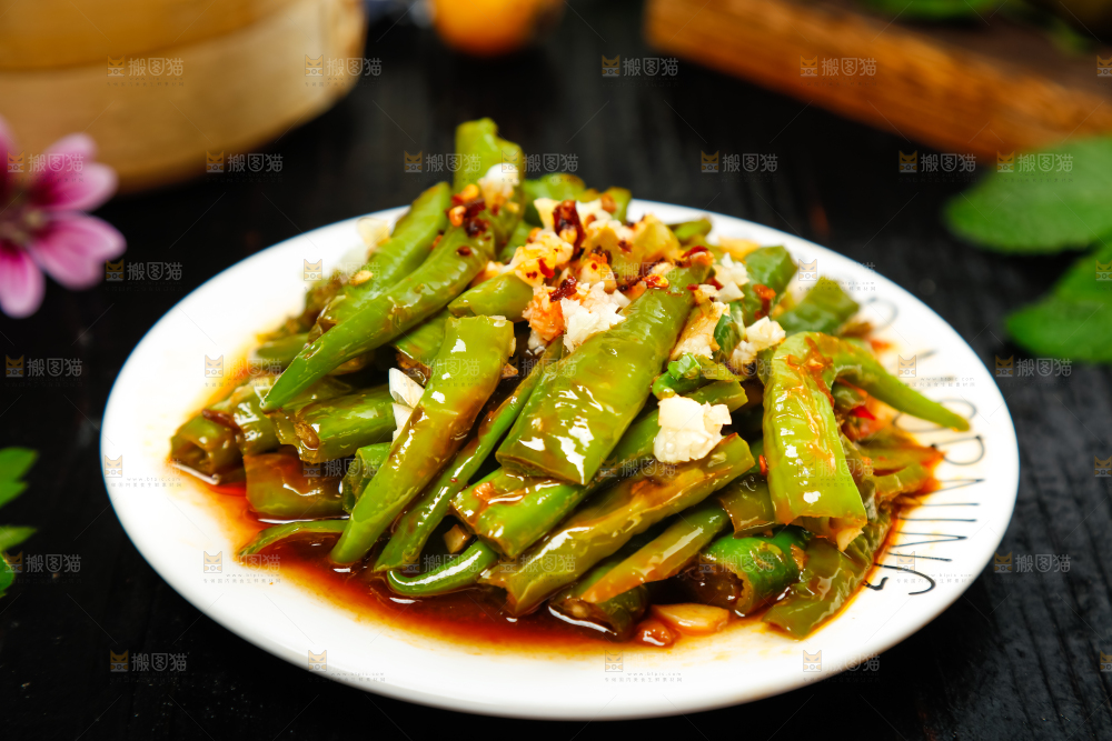 盘子装着虎皮青椒