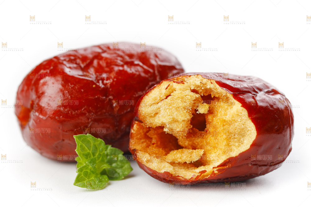 白底上摆放着香酥脆枣