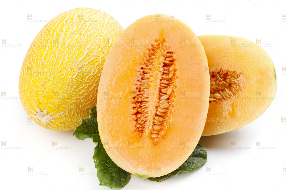 白底上摆放着黄皮蜜瓜