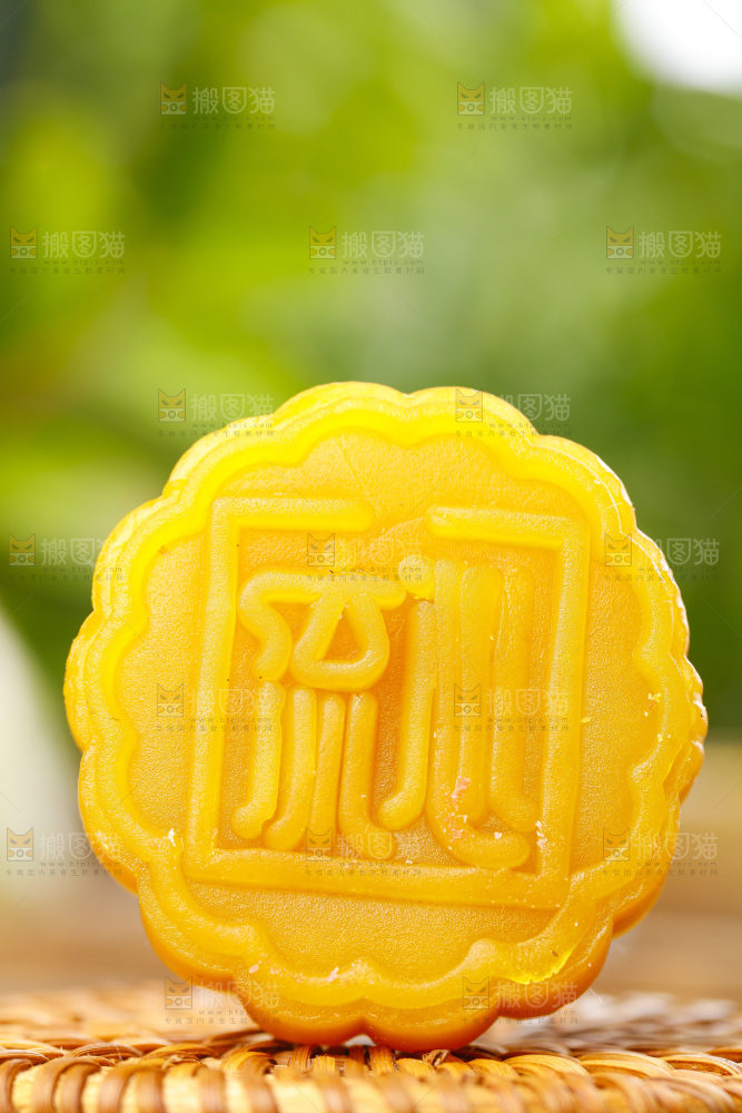 浅底上的流沙蛋黄月饼