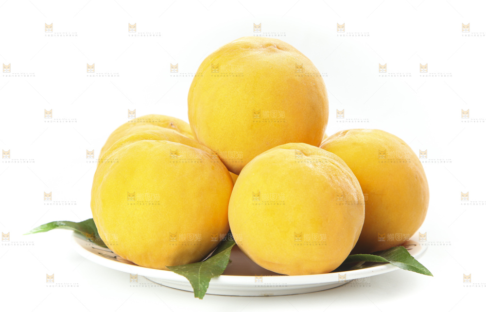 盘子里装着黄皮黄桃