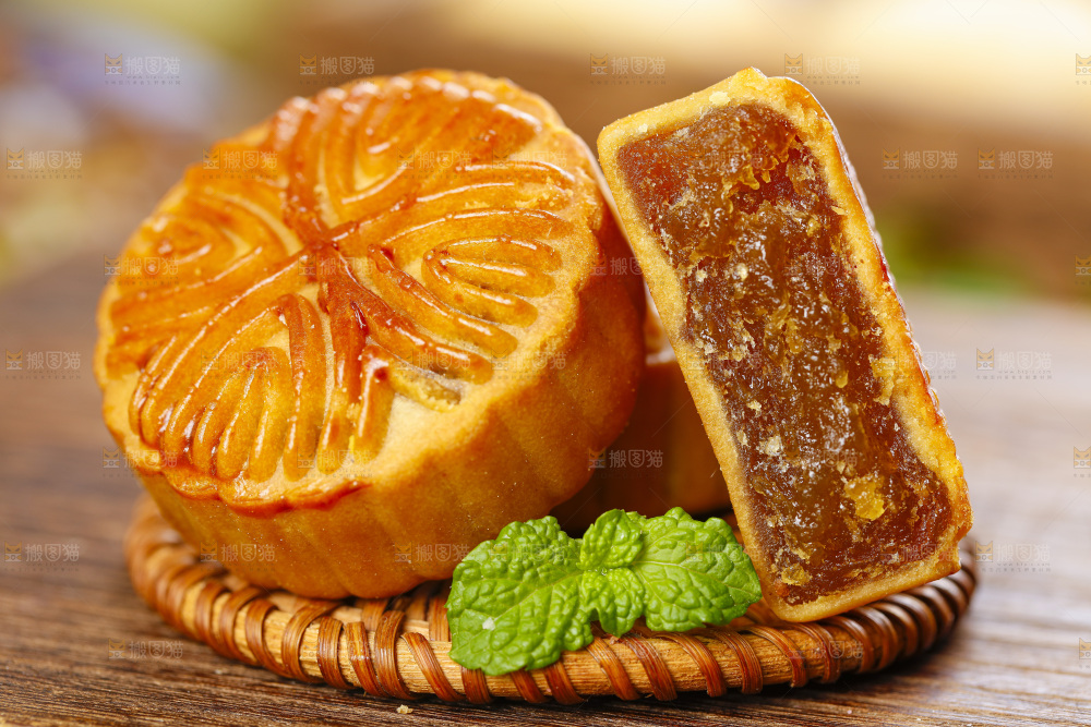 木板上的哈密瓜馅月饼