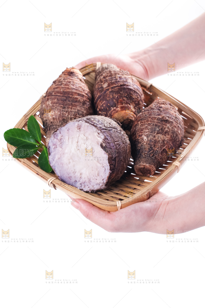 篮子里装着芋头