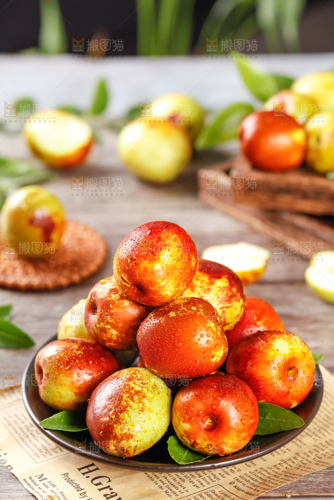 盘子里装着脆甜枣