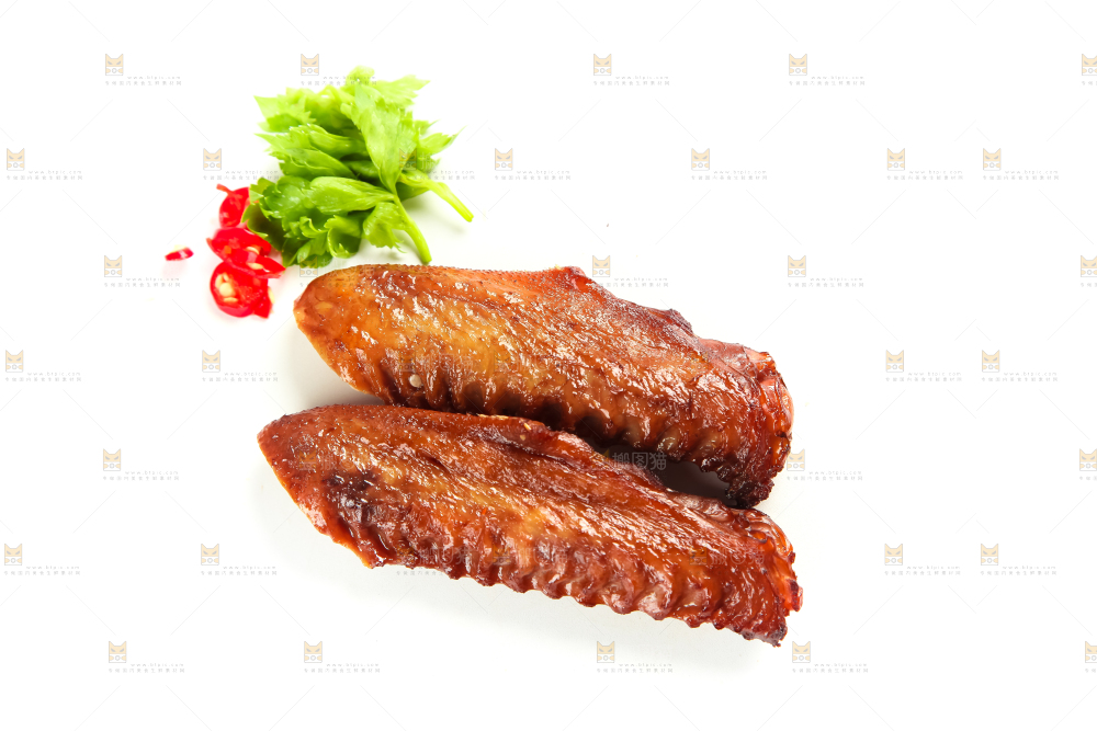 白底上放着酱香鸭翅