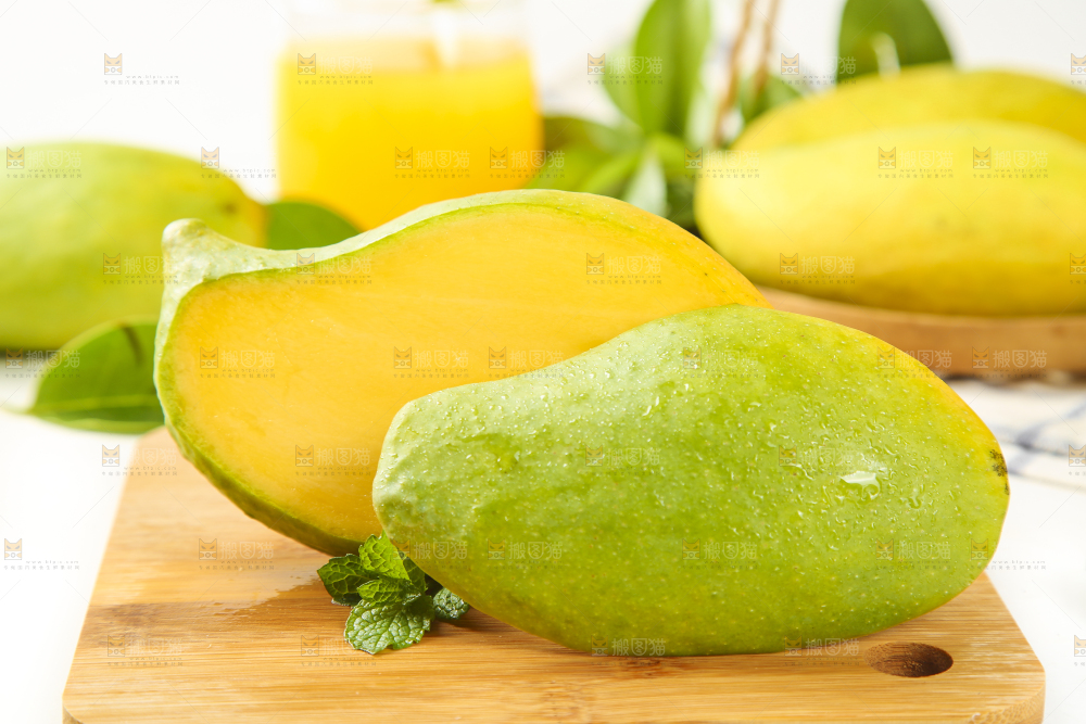 木底上摆放着鹰嘴芒