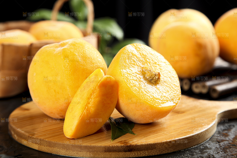 木板上的砀山黄桃