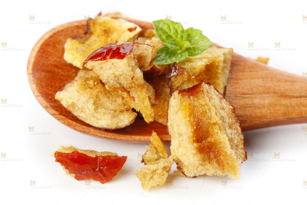 白底上摆放着香酥脆枣
