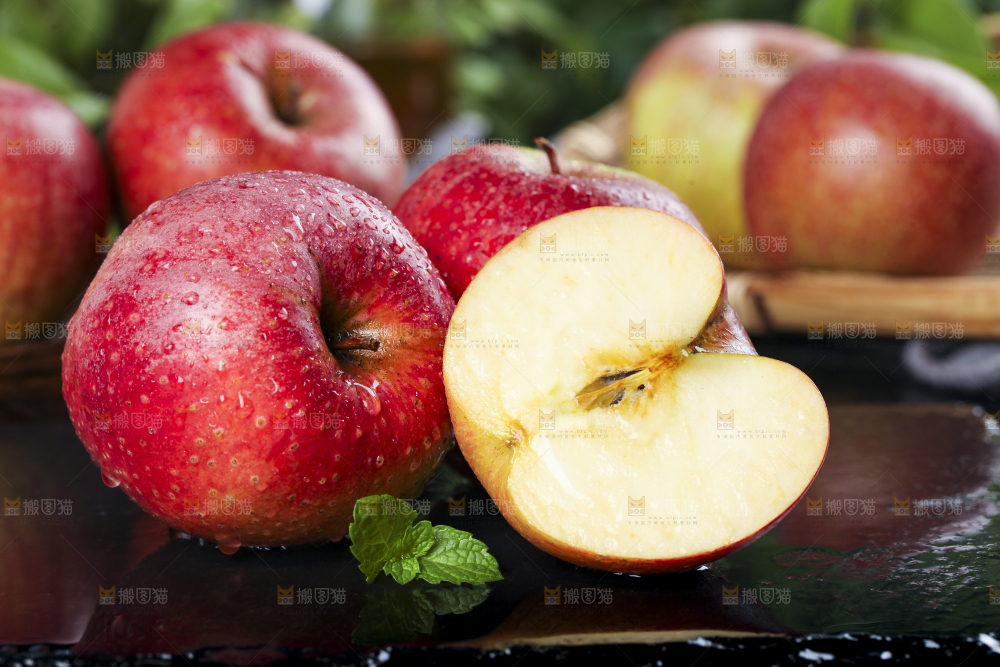 篮子里装着陕西秦冠苹果