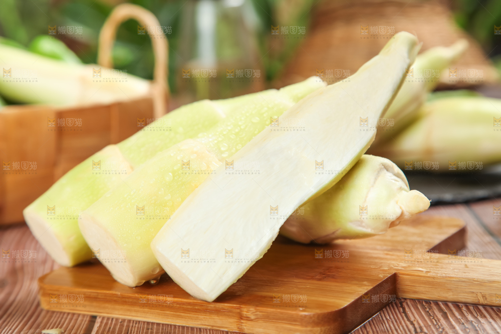 木板上的云南茭白