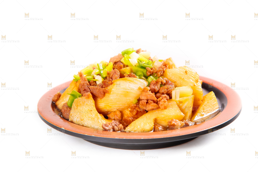 盘子里装着茭白炒肉