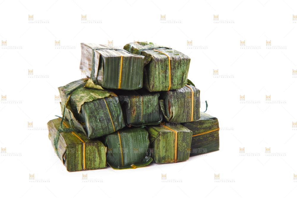 白底上摆放着竹叶糕