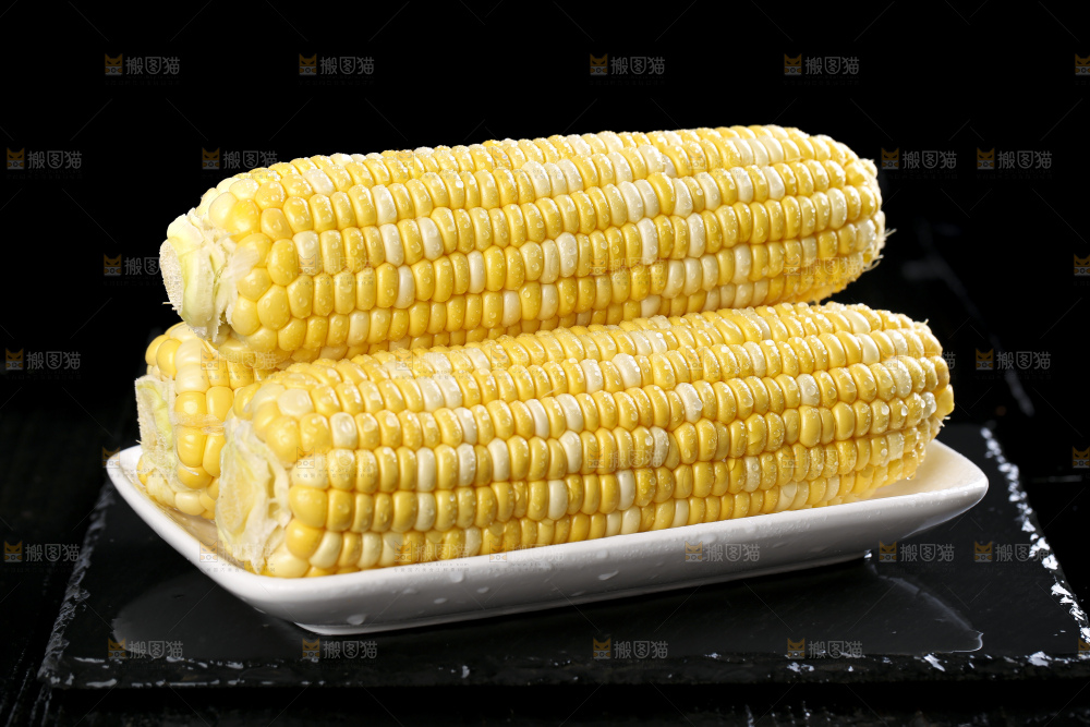 黑底上的云南水果玉米