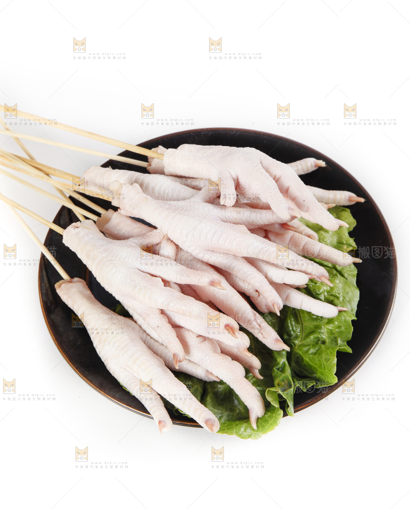 白底上的鸡脚