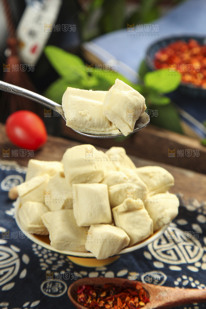 花布底上的包浆豆腐