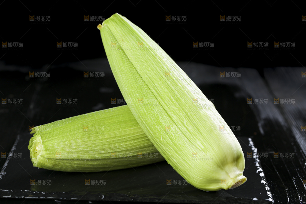 黑底上的云南水果玉米