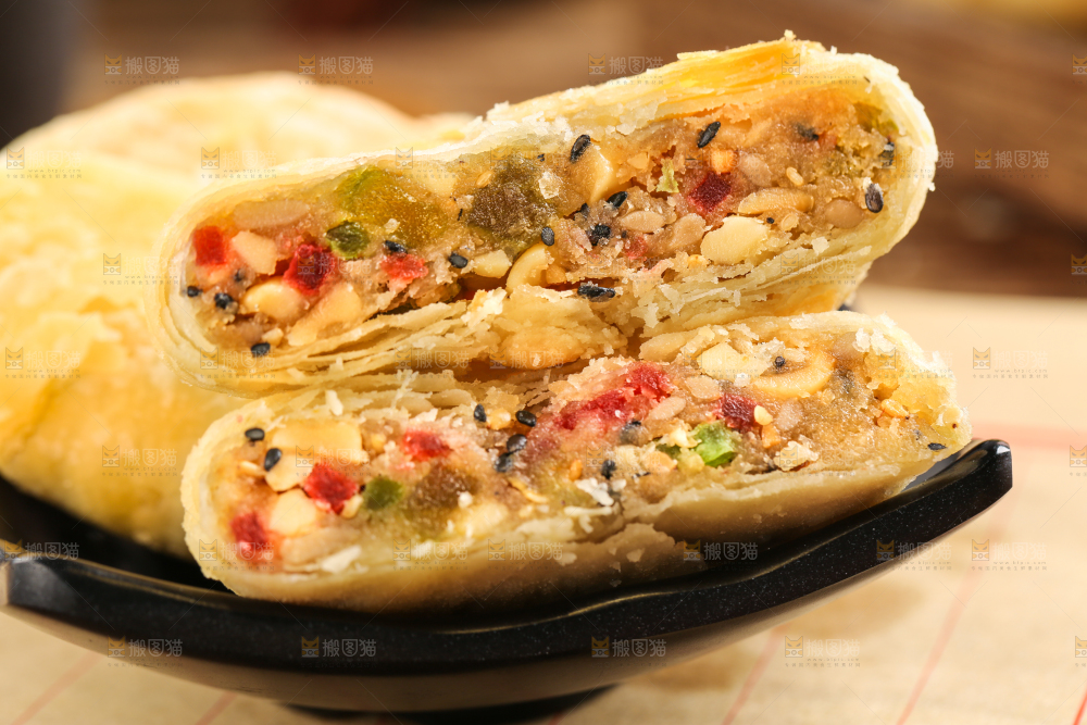 木板上的酥皮月饼