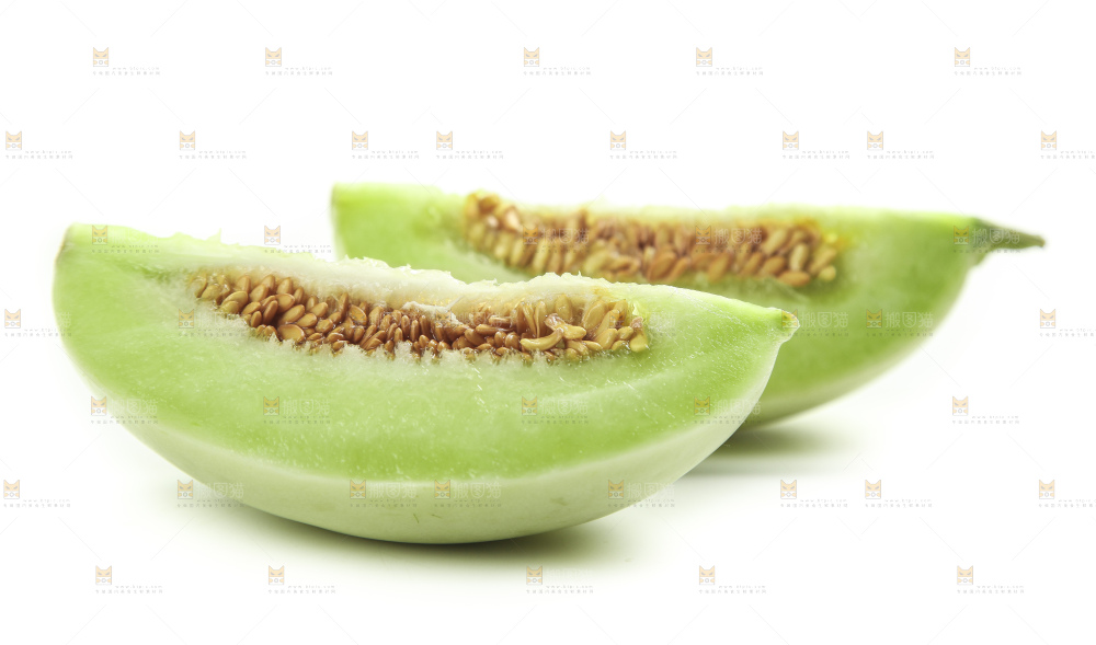 白底上放着玉菇甜瓜