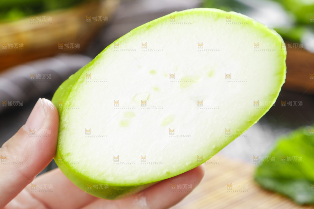 手里拿着瓠瓜