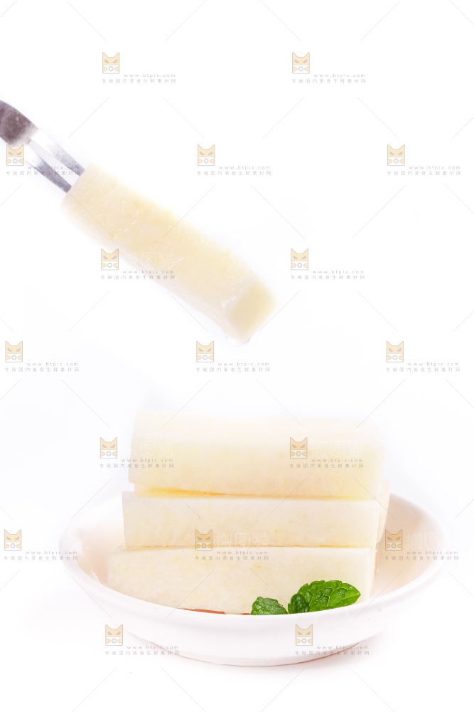 手里拿着凉薯